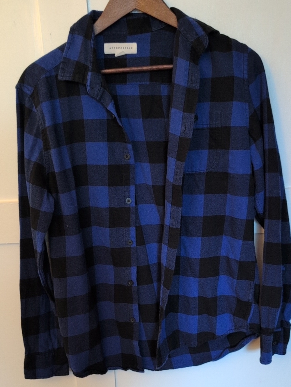 Aeropostale Blue and Black Plaid Men's Button-Up Shirt